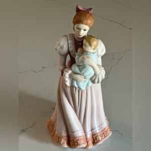 Home Interiors 'Comforting Arms' Figurine